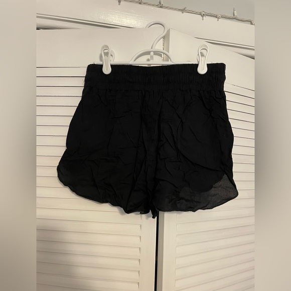 Black Flow Shorts - Picture 2 of 3